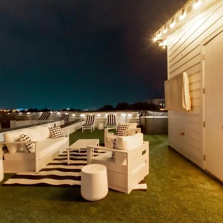 Playmate Lounge - Rooftop Hot Tub Game Holiday home Nashville