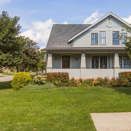 Sylvan Park With Fenced-in Yard, Porch, And Parking *