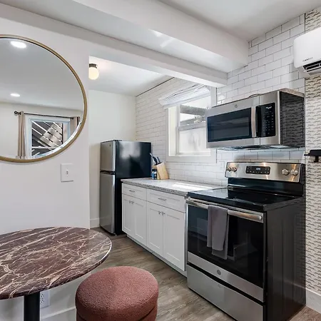 Hotel 1705 State Street 5*