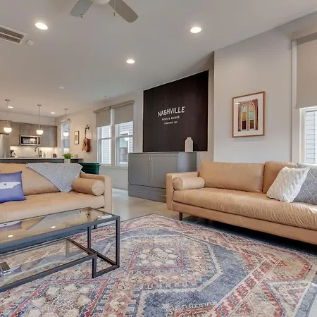 Holiday home Spacious And Walkable East Nash Designer Twin Homes Sleep 20 With Smart Tvs Workspaces And Fast Wifi 2 Garages And Full Kitchens Walk To Mas Tacos 10 Min To Broadway 24 Hr Hospitality