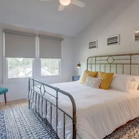 Spacious And Walkable East Nash Designer Twin Homes Sleep 20 With Smart Tvs Workspaces And Fast Wifi 2 Garages And Full Kitchens Walk To Mas Tacos 10 Min To Broadway 24 Hr Hospitality Holiday home *