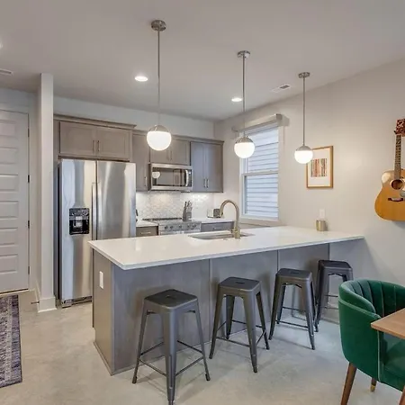 Holiday home Spacious And Walkable East Nash Designer Twin Homes Sleep 20 With Smart Tvs Workspaces And Fast Wifi 2 Garages And Full Kitchens Walk To Mas Tacos 10 Min To Broadway 24 Hr Hospitality Nashville