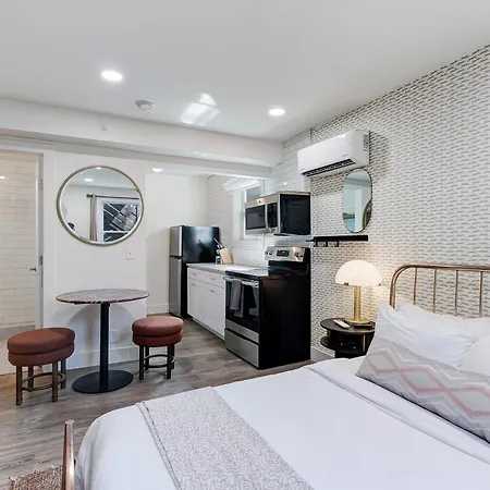 1705 State Street Hotel 5*