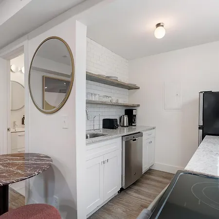 1705 State Street Hotel