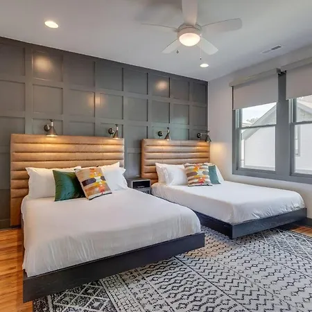 Spacious And Walkable East Nash Designer Twin Homes Sleep 20 With Smart Tvs Workspaces And Fast Wifi 2 Garages And Full Kitchens Walk To Mas Tacos 10 Min To Broadway 24 Hr Hospitality Holiday home *