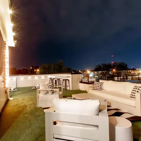 Playmate Lounge - Rooftop Hot Tub Game Holiday home Nashville
