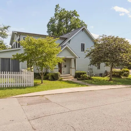 Sylvan Park With Fenced-in Yard, Porch, And Parking Holiday home *