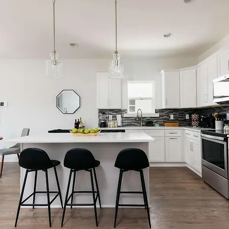 Spacious 4br Townhome X2 Near Dt & Broadway * Nashville