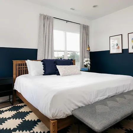 Holiday home Spacious 4br Townhome X2 Near Dt & Broadway