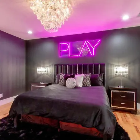 Playmate Lounge - Rooftop Hot Tub Game Nashville