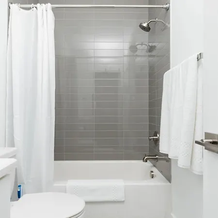 Holiday home Spacious 4br Townhome X2 Near Dt & Broadway