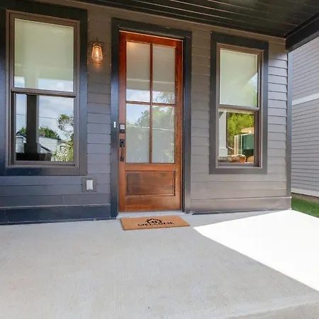 Holiday home Spacious And Walkable East Nash Designer Twin Homes Sleep 20 With Smart Tvs Workspaces And Fast Wifi 2 Garages And Full Kitchens Walk To Mas Tacos 10 Min To Broadway 24 Hr Hospitality Nashville