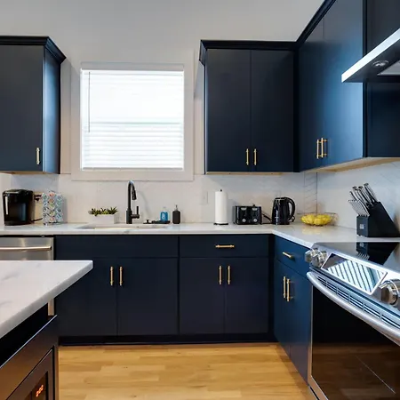 Twin Townhomes - 8br Sleeps 24 Near Dt Holiday home