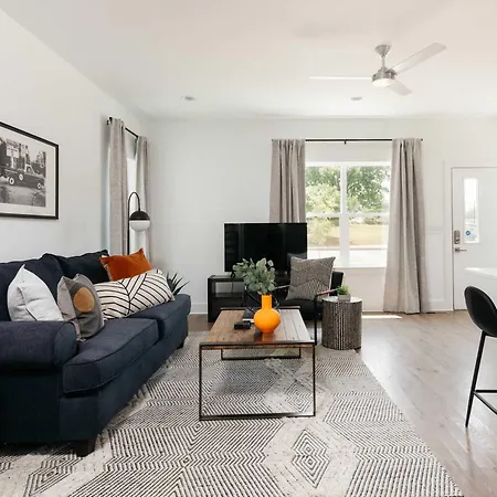 Holiday home Spacious 4br Townhome X2 Near Dt & Broadway