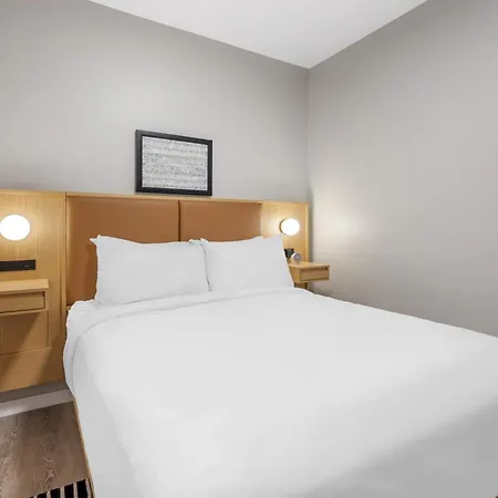 Holiday home Sway - Pool - Gym - Mins To Broadway *