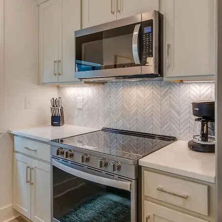 Holiday home Modern East Townhome Walk To Local Favorite Restaurants And Bars 2 Car Garage Smart Tvs In Every Near Five Points The Gulch And 10 Min To Broadway 24 Hr Hospitality Nashville