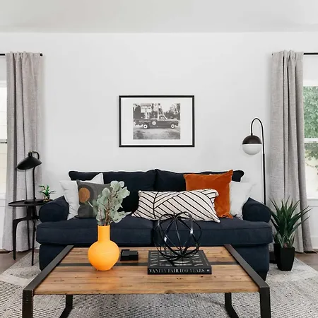 Spacious 4br Townhome X2 Near Dt & Broadway Holiday home *