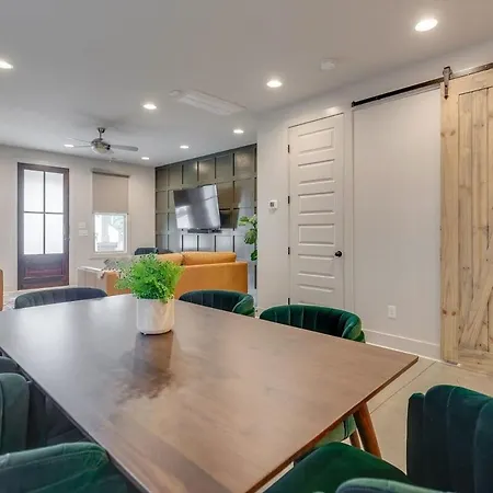 Spacious And Walkable East Nash Designer Twin Homes Sleep 20 With Smart Tvs Workspaces And Fast Wifi 2 Garages And Full Kitchens Walk To Mas Tacos 10 Min To Broadway 24 Hr Hospitality