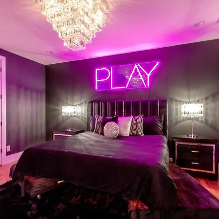 Playmate Lounge - Rooftop Hot Tub Game