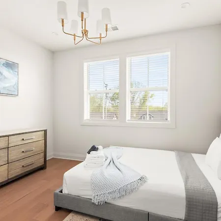 Holiday home Germantown Gem 4br | Sleeps 10 | Minutes To Downtown *