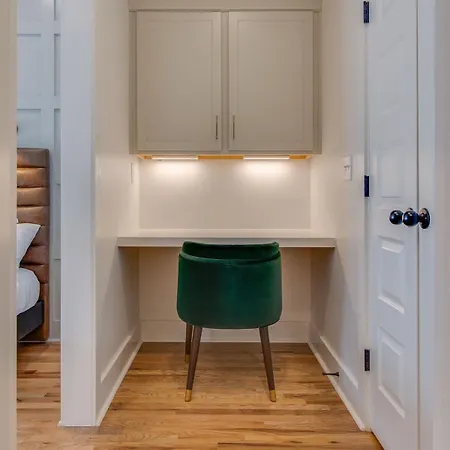 Holiday home Modern East Townhome Walk To Local Favorite Restaurants And Bars 2 Car Garage Smart Tvs In Every Near Five Points The Gulch And 10 Min To Broadway 24 Hr Hospitality Nashville