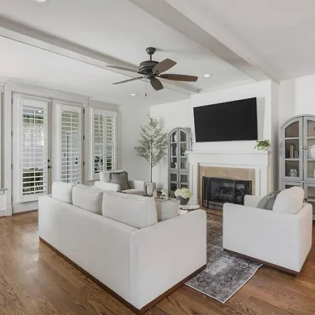 Sylvan Park With Fenced-in Yard, Porch, And Parking Nashville
