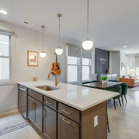 Spacious And Walkable East Nash Designer Twin Homes Sleep 20 With Smart Tvs Workspaces And Fast Wifi 2 Garages And Full Kitchens Walk To Mas Tacos 10 Min To Broadway 24 Hr Hospitality *