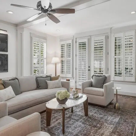 Sylvan Park With Fenced-in Yard, Porch, And Parking
