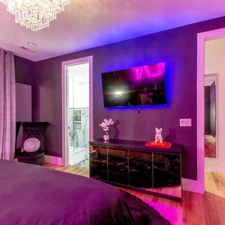 Playmate Lounge - Rooftop Hot Tub Game Holiday home *