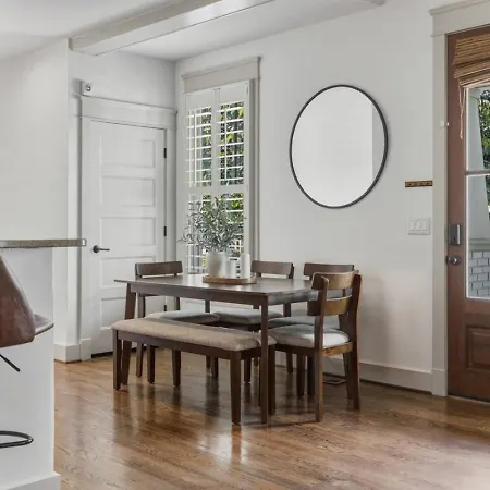 Sylvan Park With Fenced-in Yard, Porch, And Parking Holiday home