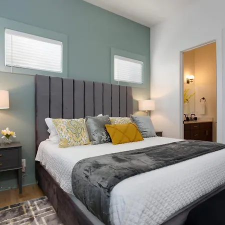 Holiday home Twin Townhomes - 8br Sleeps 24 Near Dt Nashville