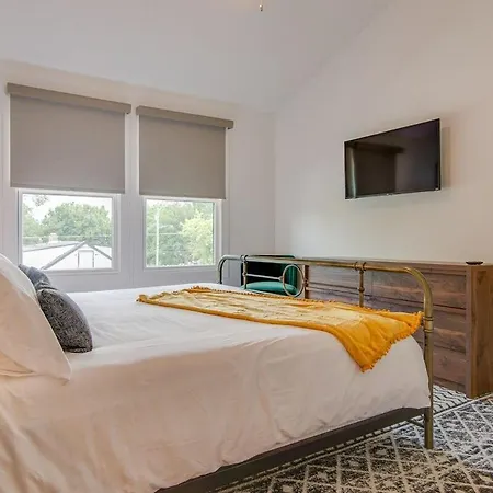 Holiday home Modern East Townhome Walk To Local Favorite Restaurants And Bars 2 Car Garage Smart Tvs In Every Near Five Points The Gulch And 10 Min To Broadway 24 Hr Hospitality Nashville