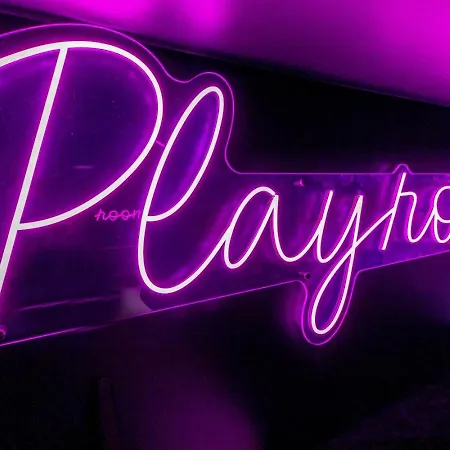 Playmate Lounge - Rooftop Hot Tub Game *