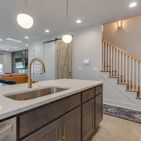 Spacious And Walkable East Nash Designer Twin Homes Sleep 20 With Smart Tvs Workspaces And Fast Wifi 2 Garages And Full Kitchens Walk To Mas Tacos 10 Min To Broadway 24 Hr Hospitality Nashville