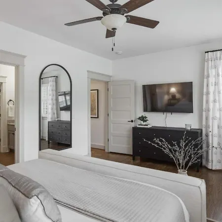 Sylvan Park With Fenced-in Yard, Porch, And Parking *