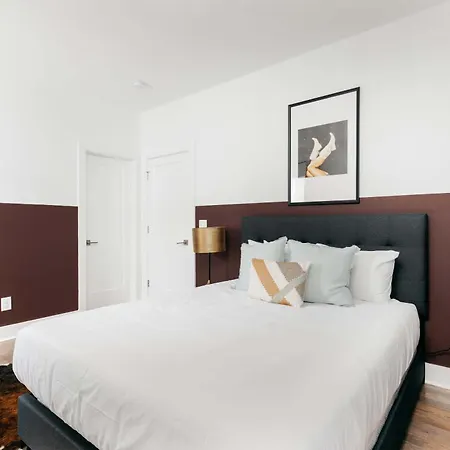 Spacious 4br Townhome X2 Near Dt & Broadway Holiday home