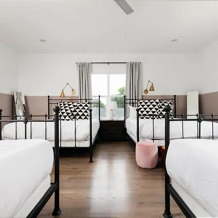Spacious 4br Townhome X2 Near Dt & Broadway * Nashville