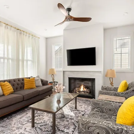 Holiday home Germantown Gem 4br | Sleeps 10 | Minutes To Downtown *