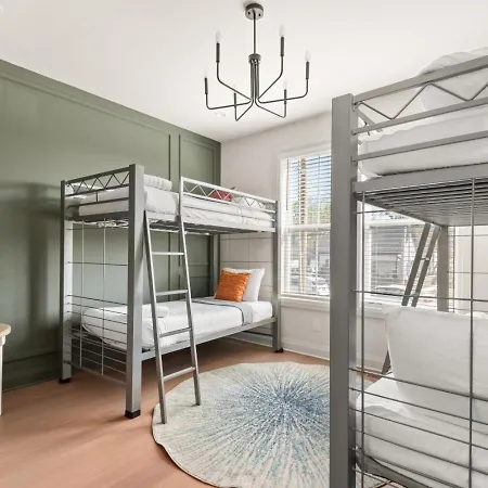 Holiday home Germantown Gem 4br | Sleeps 10 | Minutes To Downtown *