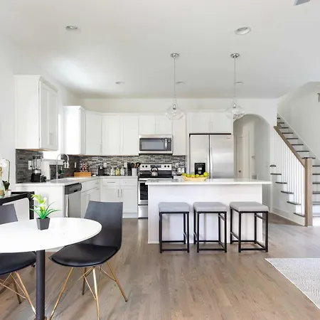 Spacious 4br Townhome X2 Near Dt & Broadway * Nashville