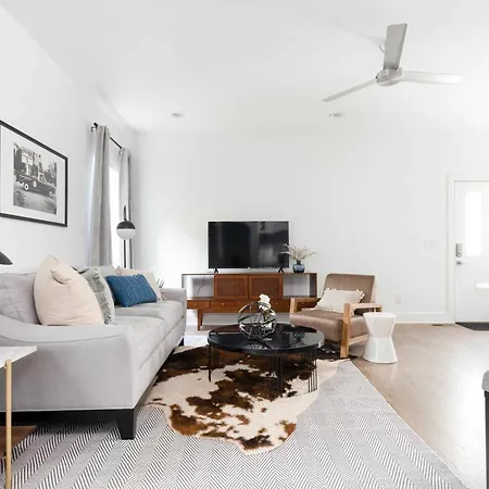 Holiday home Spacious 4br Townhome X2 Near Dt & Broadway *