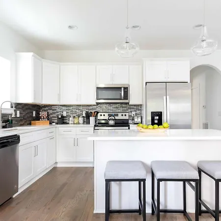 Spacious 4br Townhome X2 Near Dt & Broadway *