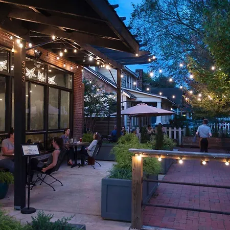 Modern East Townhome Walk To Local Favorite Restaurants And Bars 2 Car Garage Smart Tvs In Every Near Five Points The Gulch And 10 Min To Broadway 24 Hr Hospitality