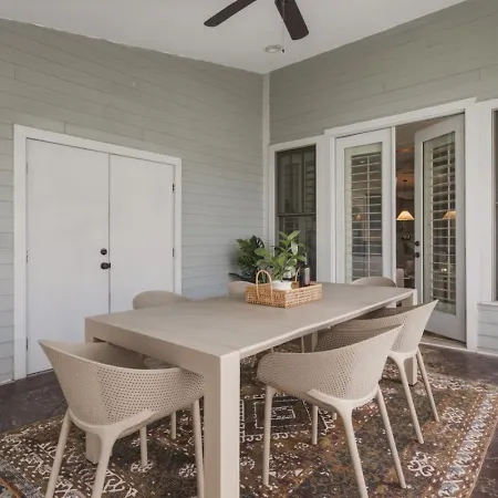 Sylvan Park With Fenced-in Yard, Porch, And Parking