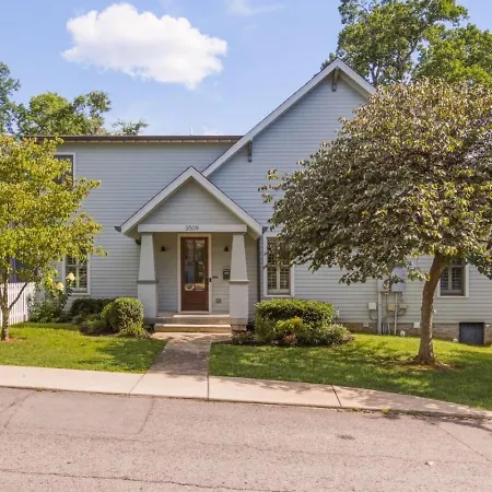 Sylvan Park With Fenced-in Yard, Porch, And Parking