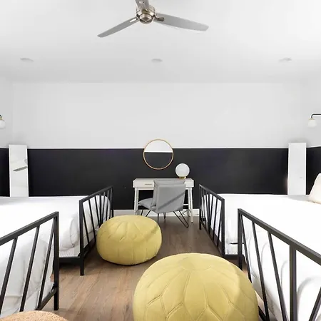 Spacious 4br Townhome X2 Near Dt & Broadway Holiday home