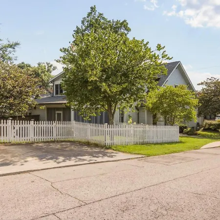 Sylvan Park With Fenced-in Yard, Porch, And Parking * Nashville