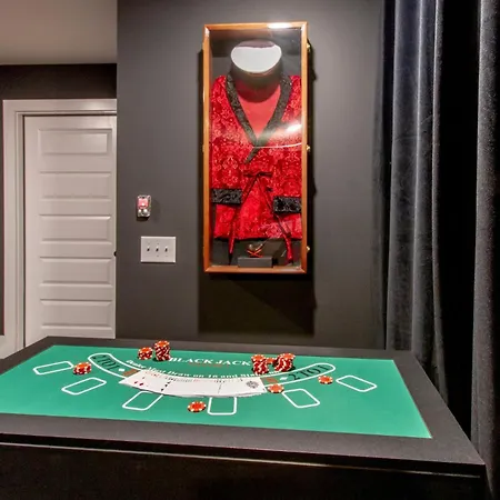 Playmate Lounge - Rooftop Hot Tub Game Holiday home Nashville