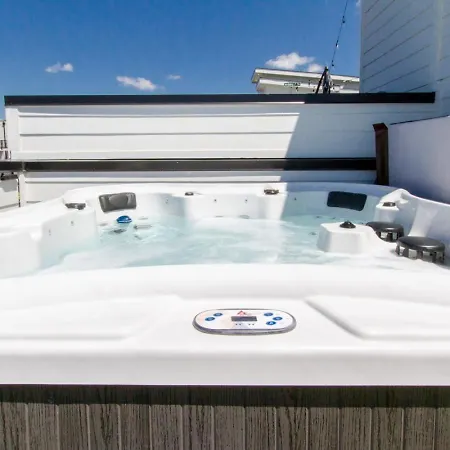 Playmate Lounge - Rooftop Hot Tub Game Holiday home Nashville