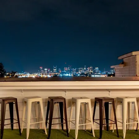 Playmate Lounge - Rooftop Hot Tub Game Holiday home